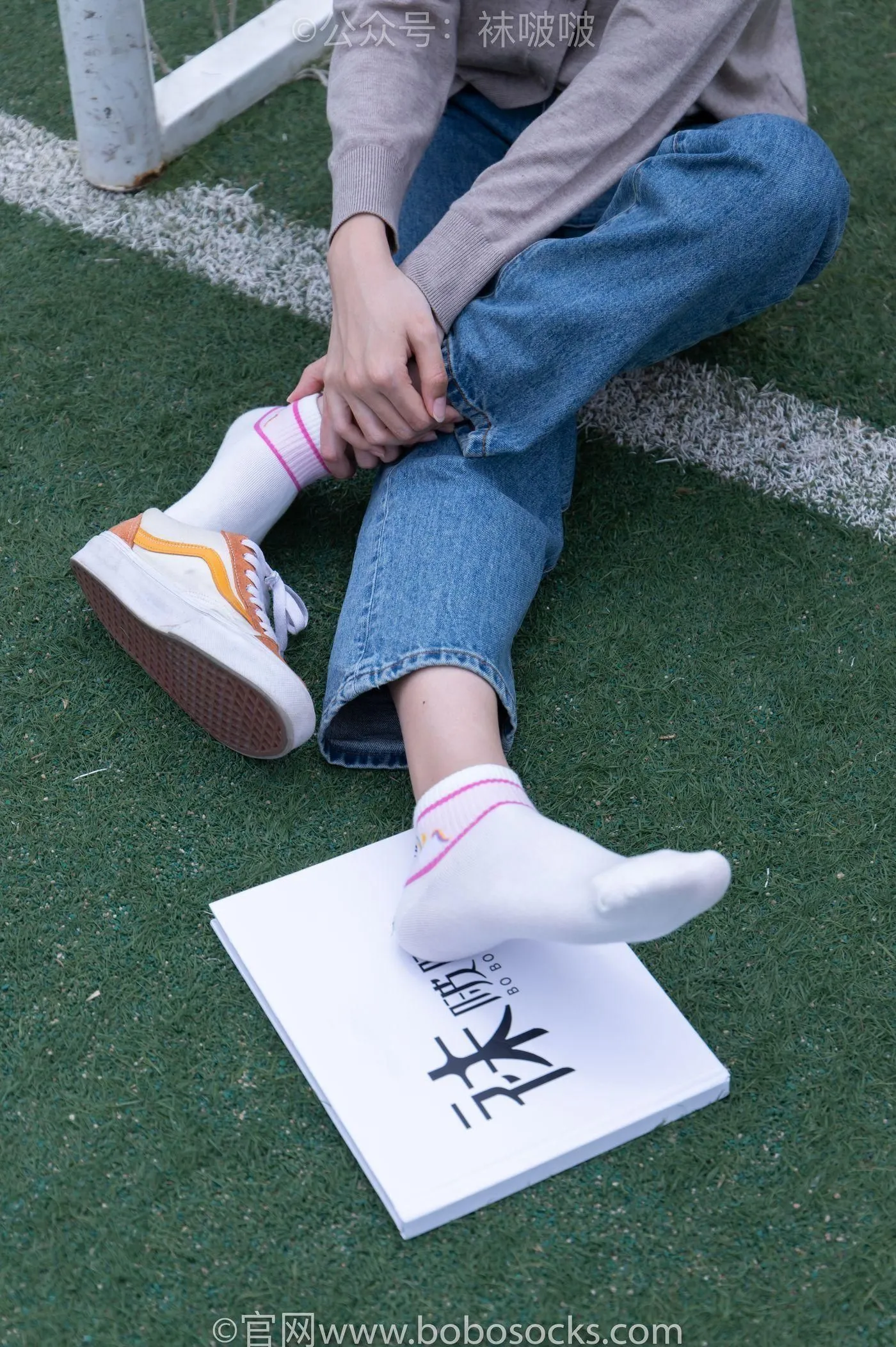 [BoBoSocks袜啵啵]NO.004 泡芙-vans帆布鞋、白棉袜、裸足 [127P]插图6